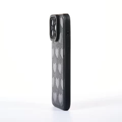 Husa iPhone 13 Pro Max Casey Studios Heartfull - Negru Negru